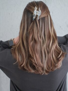 ハイライトショートヘアレイヤーカットダブルカラー