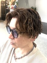 フゥ 宇都宮(FeU) ツイストスパイラル/センターパート/大人パーマ