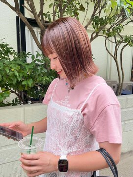 ピンクベージュ