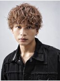 毛流れヘア金髪ナチュラルセンターパートツーブロック