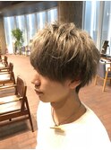パールベージュウルフマッシュ短髪パーマ