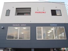 １階が駐車場、2階が店舗の建物です！