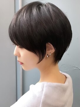 ビュー フクオカ(VIEW FUKUOKA) 美髪にオトナかわいいホワイトグレージュネビージュショートボブ