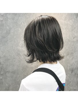 アパートメント オブ ソロン(The Apartment of Solon) 切りっぱなし/ミディアム/レイヤー/グレージュ/