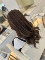 シャルム バイ アローズ 久留米店(CHARM BY AROSE)&nbsp;立体感ハイライトチョコレートベージュ大人可愛いウェーブロング