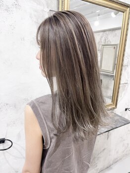プーラヴィーダ(Pura Vida)の写真/【姫路駅徒歩２分】赤みを消すことに特化したカラーが得意なPura Vidaで透明感のある映える髪色に☆