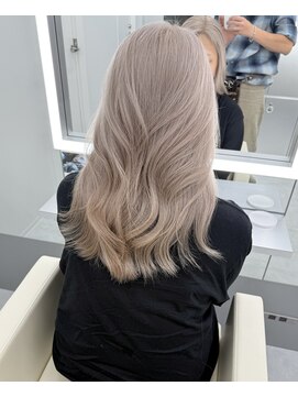 テイス 新宿(TACE) ホワイトミルクティー[ネビージュ/黒髪/小顔/新宿]