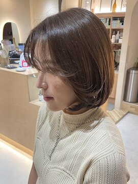 ヒビヲ(HIBIO) 横浜ハイトーン切りっぱなしボブミルクティーピンクベージュ30代