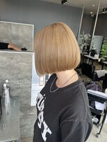 グリッター(GLITTER) 前下がりボブ　ハイトーンベージュ