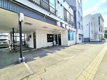 ゼットサロン(Z SALON)の雰囲気（店舗前に駐車スペースあります！最大４台駐車可！自転車もOK！）
