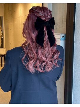 ロッカヘアエジェ(ROCCA hair eje.) くすみローズ×リボンハーフアップ大人ガーリー