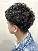 グレイスフル バーバープラチナム 六本木店(Graceful Barber platinum)&nbsp;ツーブロック メンズショート アップバング ワンカールパーマ