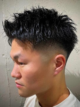 ビンゴ(BINGO) ba312ニュアンスカラー短髪刈り上げアップバング束感バーバー