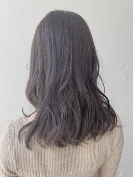 シュリット(schritt) 透明感たっぷりグレージュカラー momoko