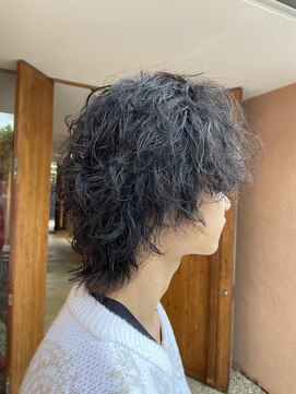 メンズミディアムウルフスパイラルパーマ