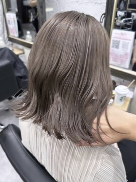 リア(riah) ダブルカラーミルクティーベージュレイヤーカット韓国ヘア