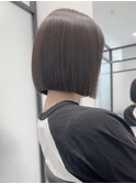 ぱつっとラインが人気の切りっぱなしボブ