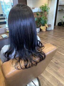 プリュム(Plume) 大人かわいい小顔黒髪暗髪つやつやロング