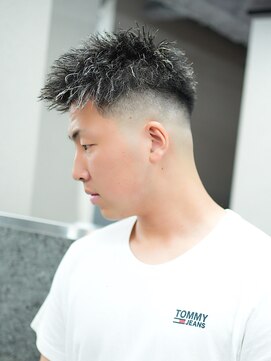 スラッシュ(SLASH) ツイストパーマ/短髪/ホワイトメッシュ/スキンフェード/姫路