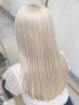 イロ バイ マグ(IRO by Mag)&nbsp;ブリーチハイトーンホワイトブロンド×透明感美髪セミロング