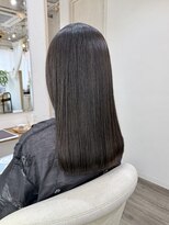 ウミネコ 表参道店(Umineko)&nbsp;広がりを抑えたうるツヤストレートロング