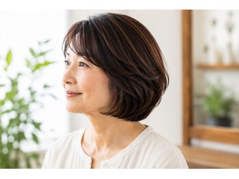 オランジュ美容室の写真/繰り返す白髪染めだからこそ、髪と頭皮にやさしい選択を。天然100％ヘナで自然な艶髪へ。