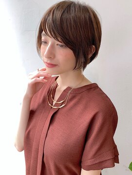 アヴァロン(AVALON) 秋冬オススメ！丸みショートボブ×イルミナショコラベージュ