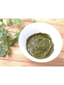 隠すために白髪染めをしている方は多いと思いますが、安心してカラーをして頂ける取り組みをしています。