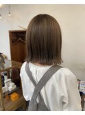 切りっぱなしボブとハイライト