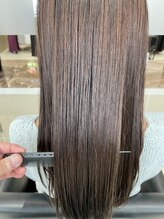 クララ ヤエセ(CLALA Yaese) ツヤ髪。