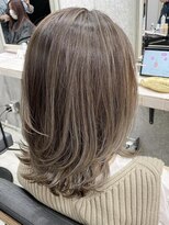 レイドバック(LAID BACK)&nbsp;グレージュハイライトカラー☆レイヤースタイル