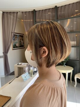 アフロディーテ 泉中央店(Aphrodite) グレージュハイライトショートボブ