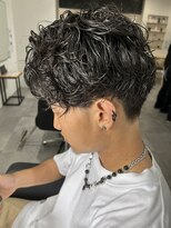 ヒュイル バイ ニアウ(Hwyl by Niau) メンズマッシュセンターパートスパイラルパーマニュアンスパーマ