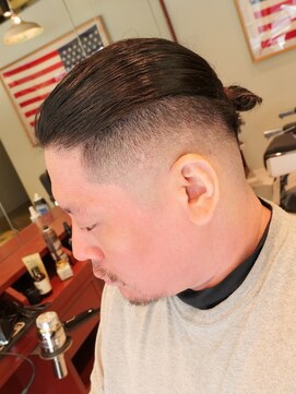 ローサムカットワークス(LOSOME CUT WORKS) マンバン　スキンフェード　フェードカット