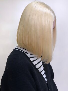 イリ 心斎橋(ili) インナーカラーミルクティーベージュレイヤーカット