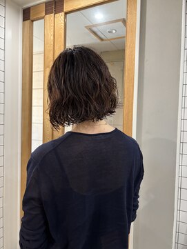 スート(suit.) 首元さだからミニボブパーマ
