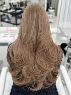 アマトウキョウスマートサロン(AMA TOKYO×Smart Salon) ヘーゼルベージュ　ブリーチなし　レイヤーカット　海外風