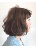 デザインカラーで立体感のあるボブ