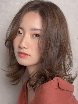 シック(sick) 大人レイヤー×グレージュ