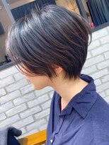 アヴァロン(AVALON)&nbsp;【前髪長め】襟足スッキリ丸みショート×ハイライトカラー