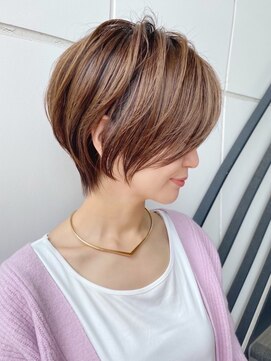 アヴァロン(AVALON) 白髪ぼかしハイライト/絶壁解消/ひし形大人ショートボブ/聖