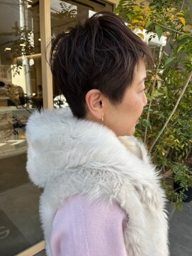 ペレ(pele) ベリーショート　大人ショート　フレンチショート　白髪ぼかし