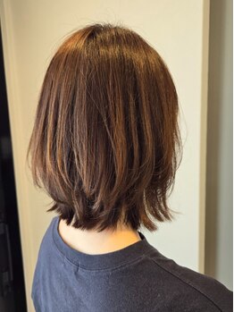 《白髪抑制効果◎地肌に優しいグレイカラー》ダメージレスにしっかり白髪をカバーしナチュラルな仕上がりへ