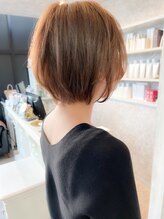 キャアリー(Caary)&nbsp;福山Caary20代30代40代50代60代ショートヘア小顔補正立体カット