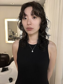 ミディアムウルフ/ウェーブヘア/ニュアンスパーマ