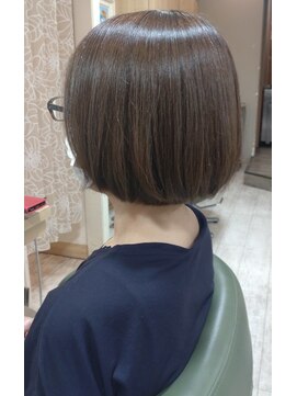 アエラス(Aeolus) 前下がりボブ