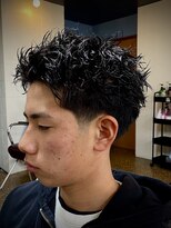 スウェルホワイト(SWELL WHITE) ピンパーマ×テーパーフェードスパイキー