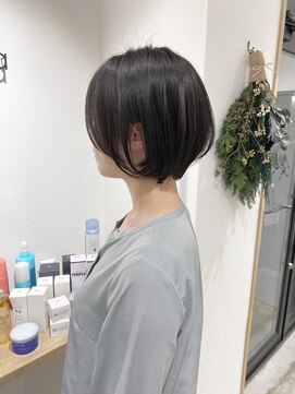 ソラ(sola) 耳にかけても可愛いグラデーションボブ