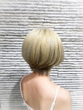 ビスイル 秋葉原店(Vis ill) くびれショート/ホワイトベージュ/ハイトーン/ハンサムショート