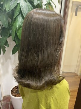 アン(Hair make un) カーキグレージュカラー
